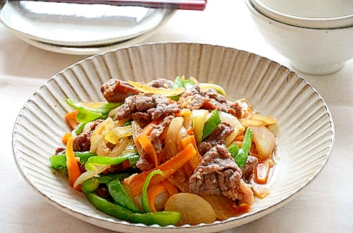 たっぷり野菜と牛肉の焼肉風炒め