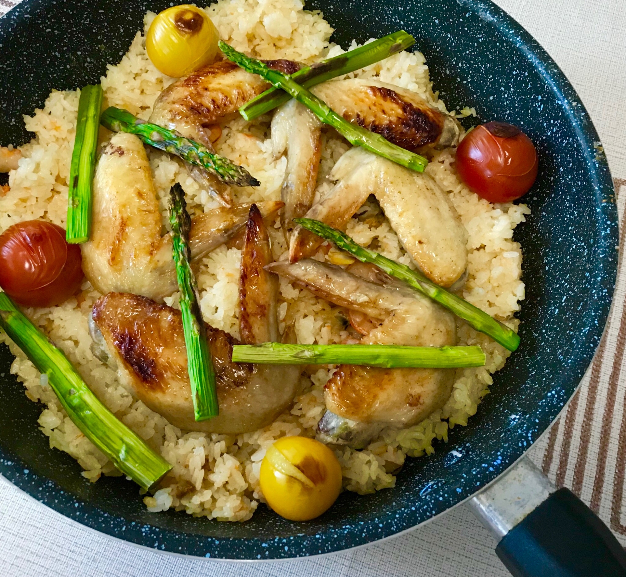 小さな子供も食べられる＊炊飯器で作る手羽先パエリア