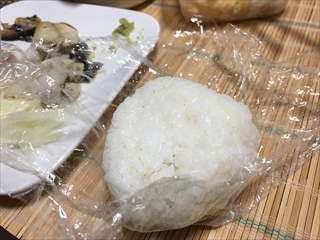 あじの干物と梅干のおにぎり