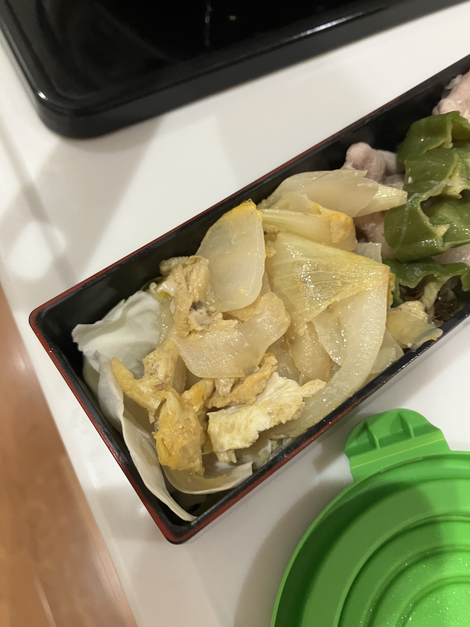 お弁当にささっとできる新玉ねぎのたまごとじ