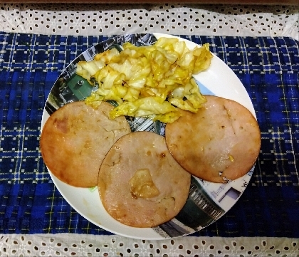 カンタン!豪華!ステーキハムのキャベツ添え♪