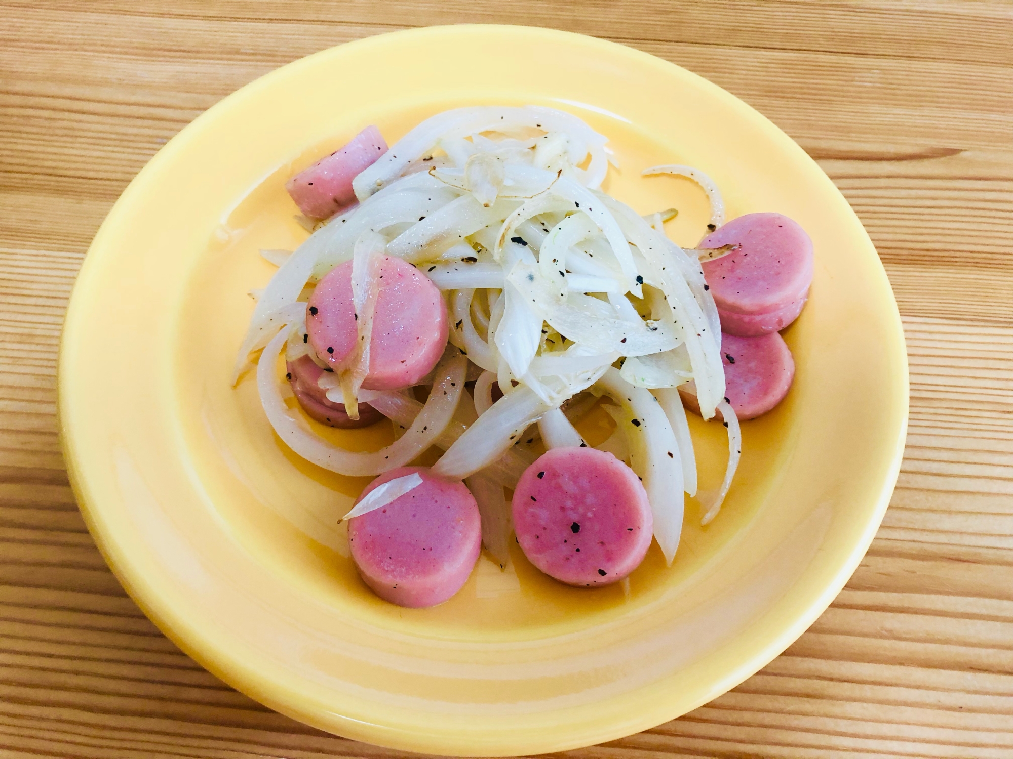 お弁当の彩りに☆魚肉ソーセージ炒め