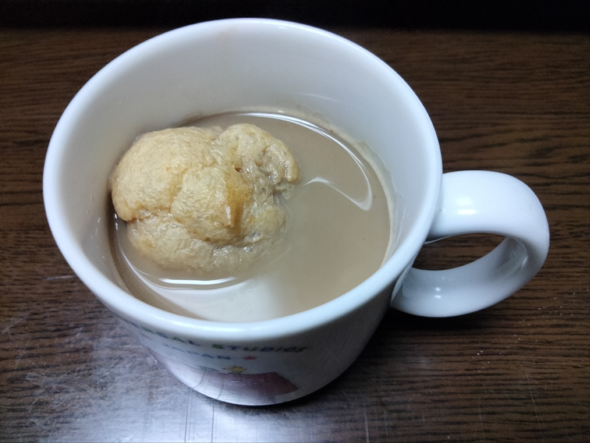 カフェオレ ベビーシュークリームのせて