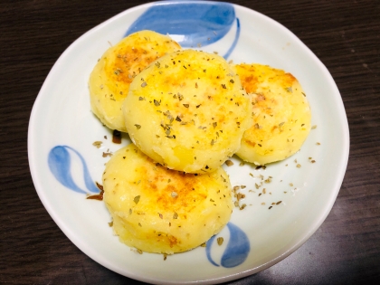 手軽に作ることができ、美味しかったです^_^
今日はごはんのおかずとして作りましたが、お腹が空いた時のおやつとしても作ってみたいと思います♪