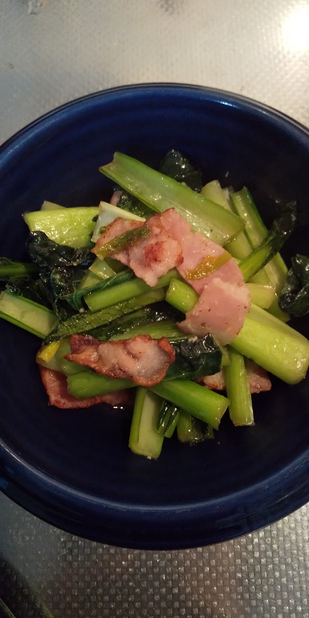 【お弁当副菜】小松菜とベーコンのめんつゆ炒め