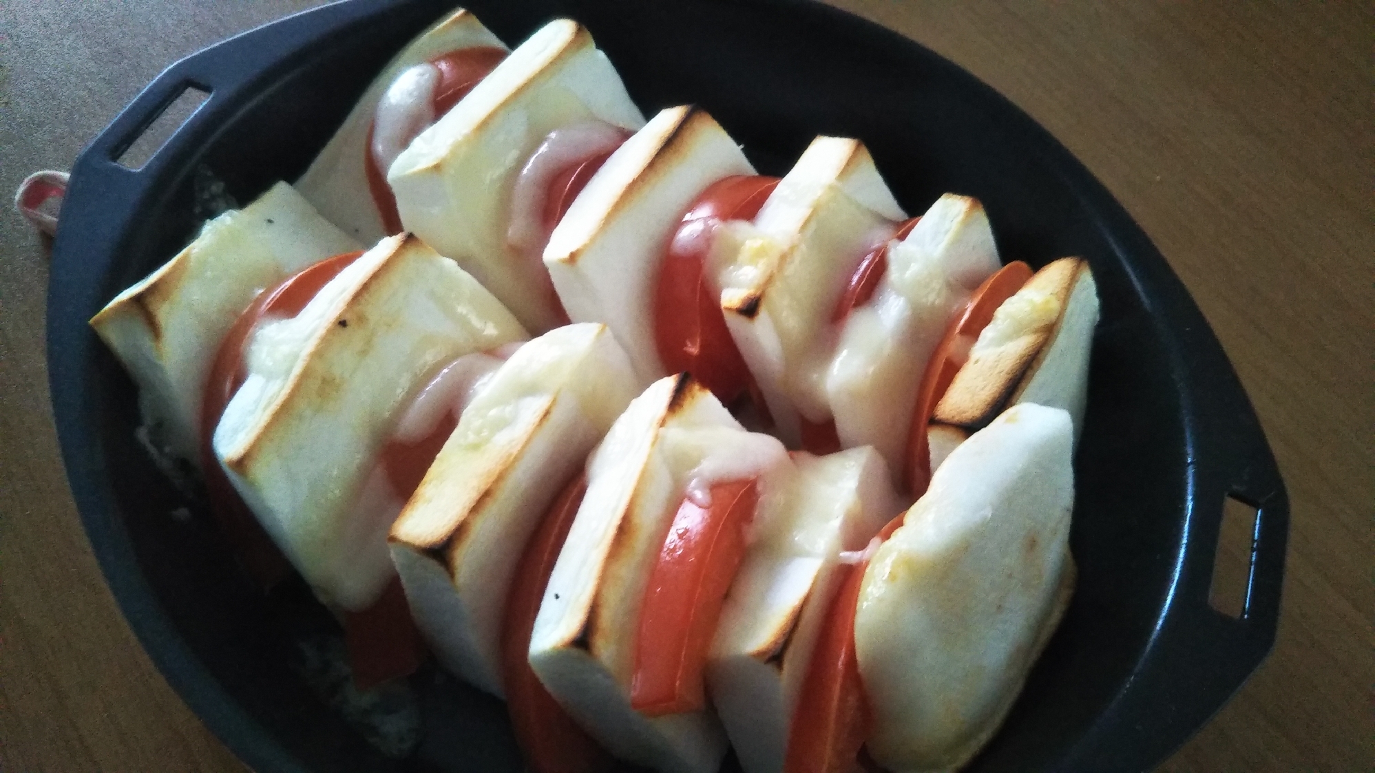 重ねてグリルにお任せ！はんぺんとトマトのグリル焼き