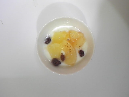 白桃とブルーベリーのリコッタチーズヨーグルト