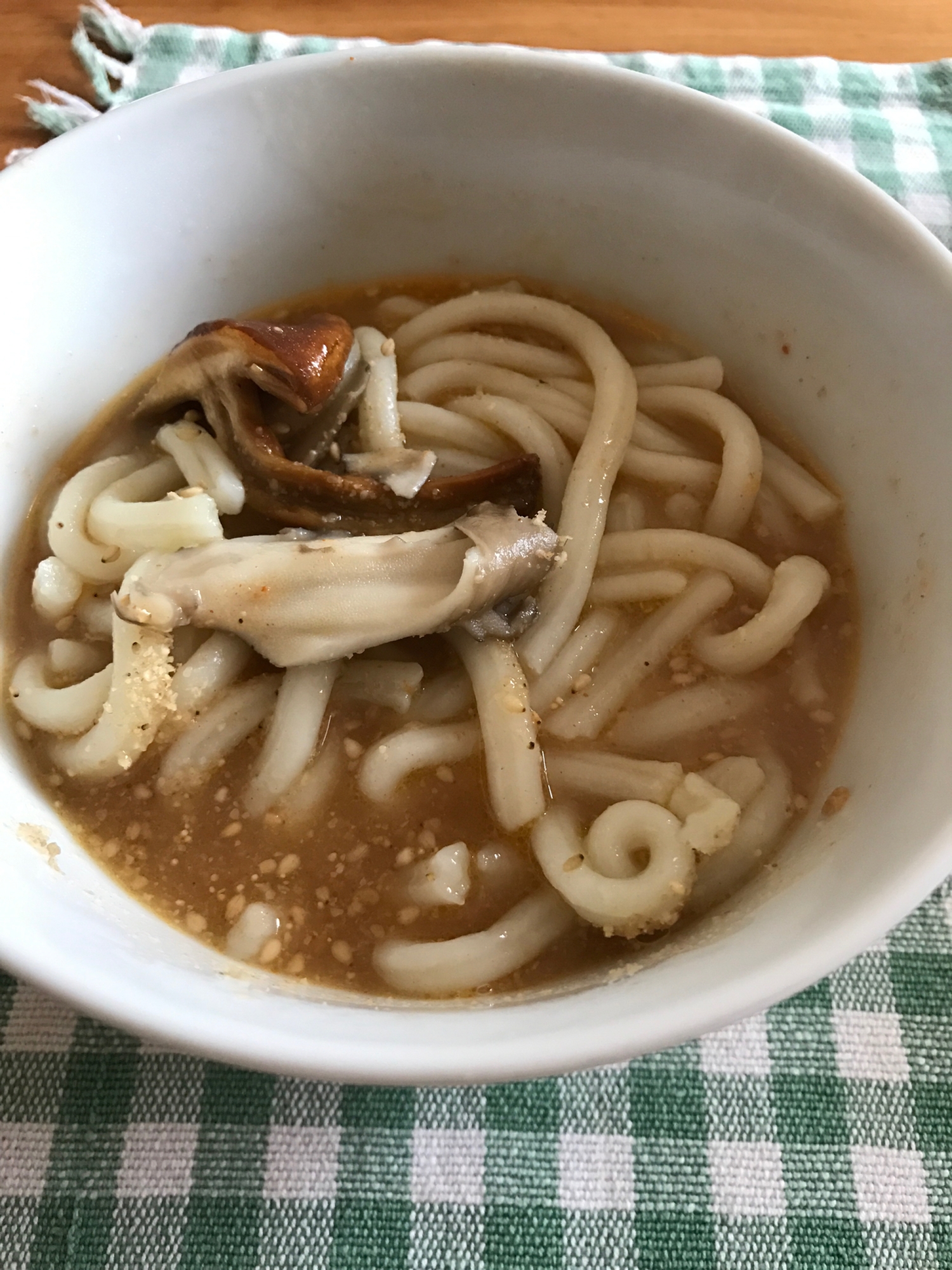 きのこたっぷりすりごま味噌うどん