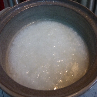 土鍋で炊くおかゆ