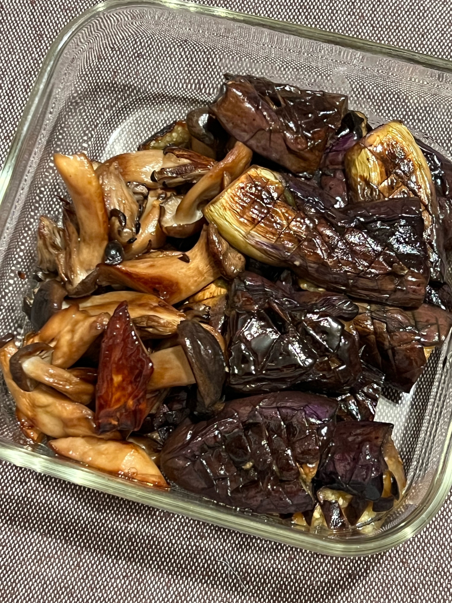 作り置きに♪ナスとしめじの牡蠣醤油炒め