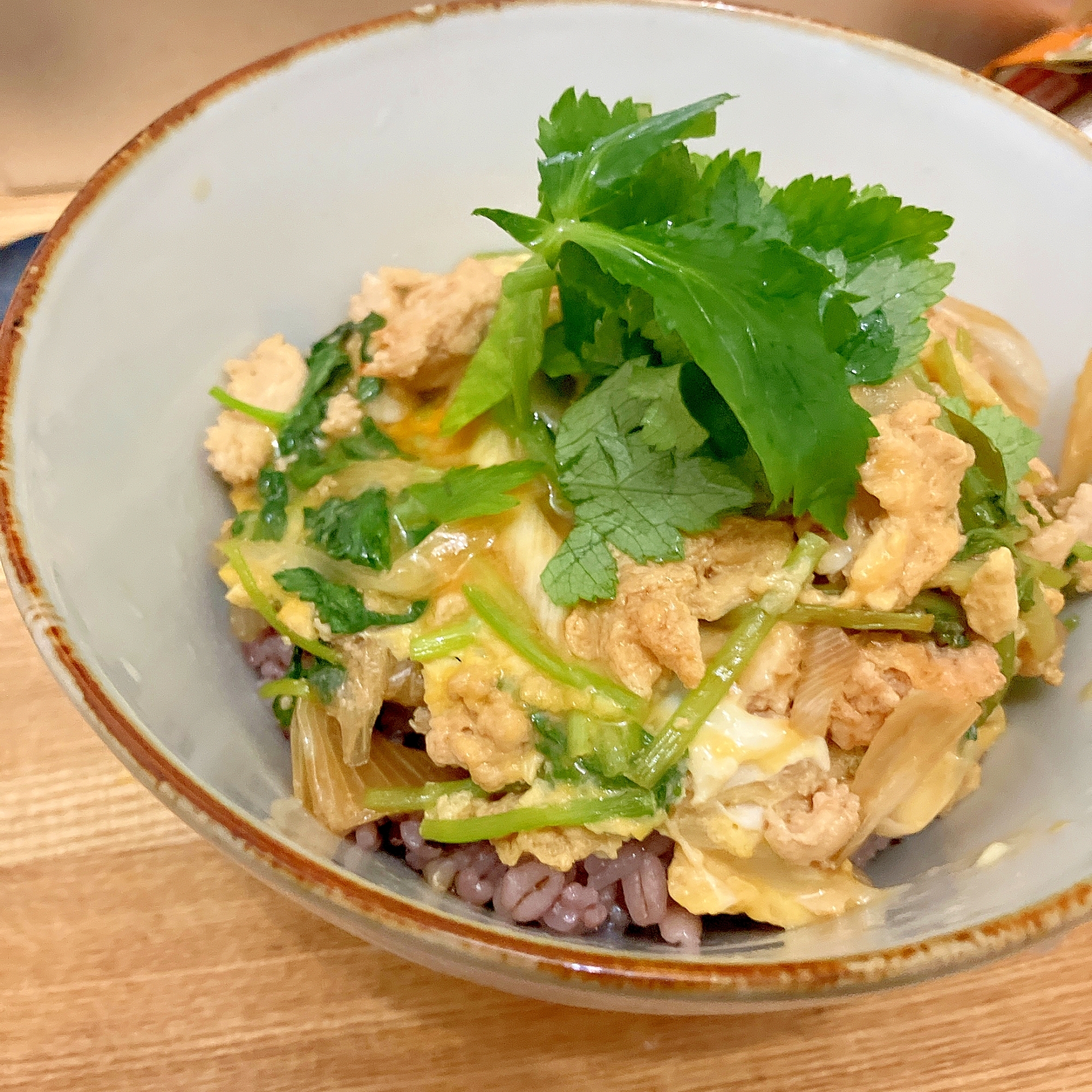 定番アレンジ★鶏そぼろと三つ葉の親子丼