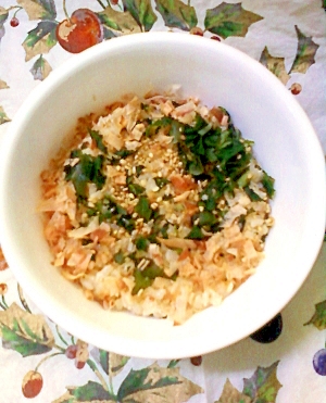 余りご飯で作れる わかめとごまと花かつおのご飯 レシピ 作り方 By こあくま527 楽天レシピ