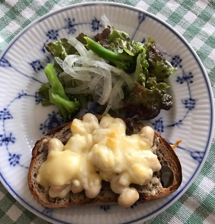 大豆チーズトーストの朝ごはんプレート