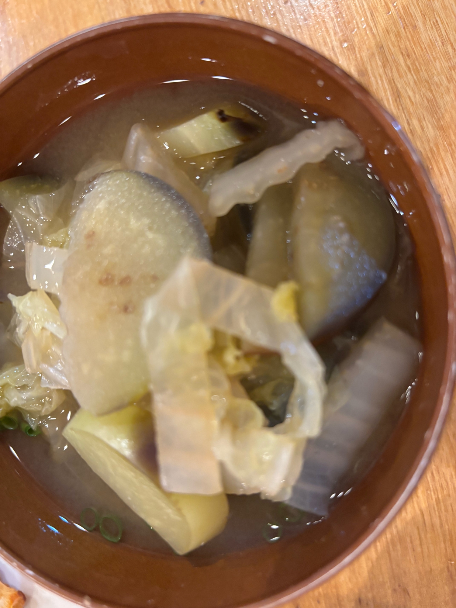 なすと白菜の味噌汁