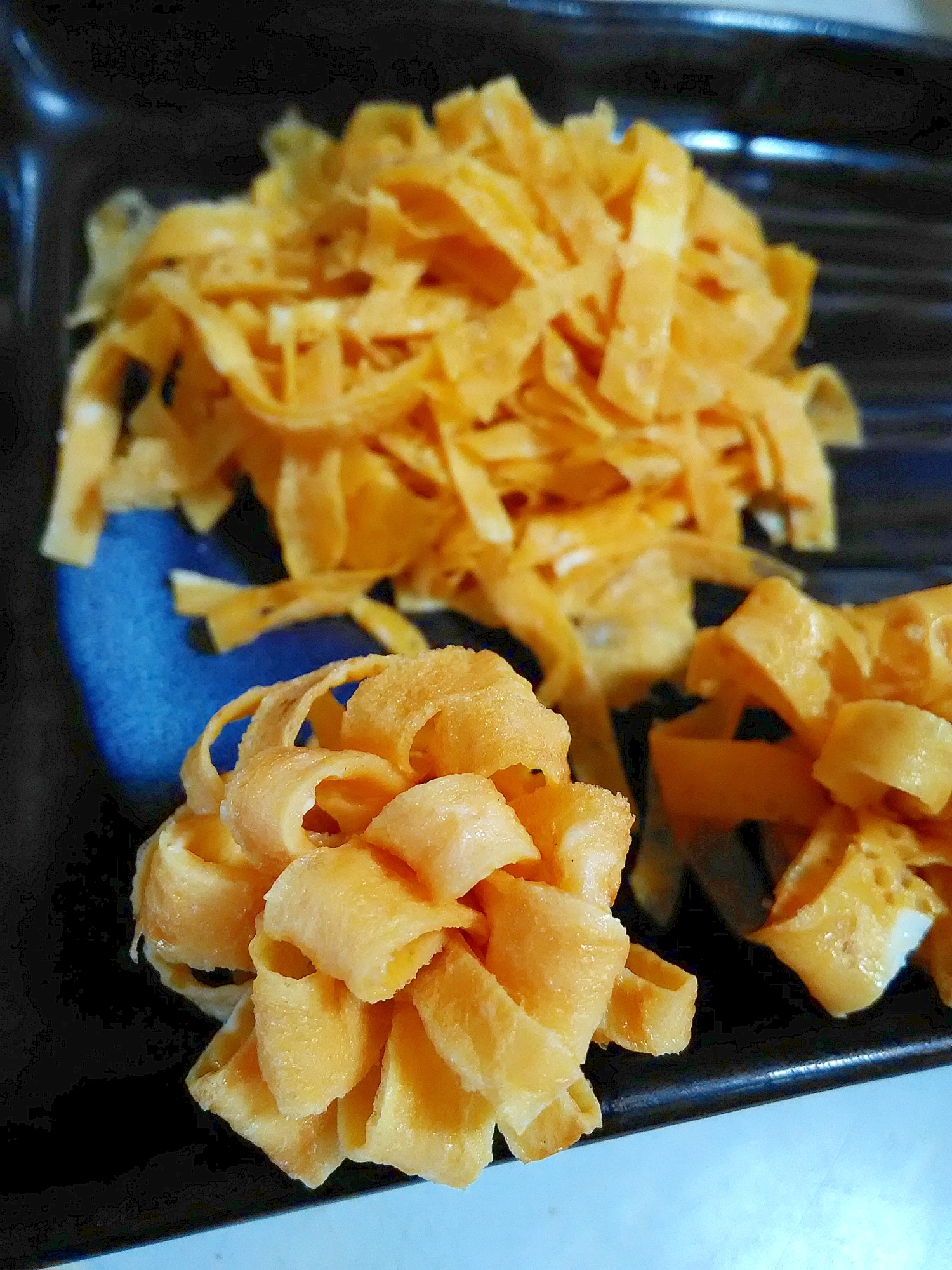 すきまおかずに 簡単可愛い 錦糸卵のお花 レシピ 作り方 By Mugu 楽天レシピ すきまおかずに 簡単可愛い 錦糸卵のお花 レシピ 作り方 By Mugu 楽天レシピ