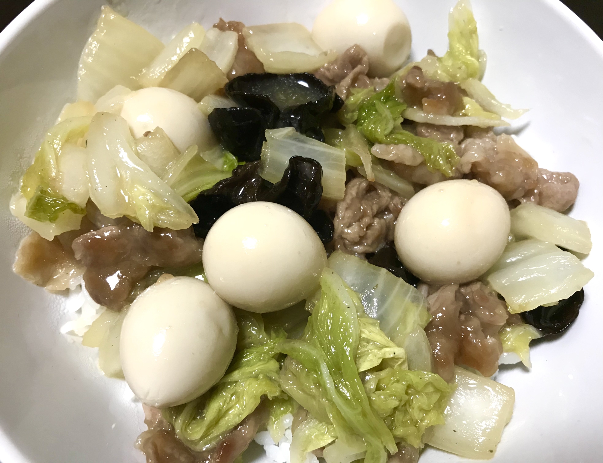 うずらの卵入り♪豚肉と白菜の中華丼