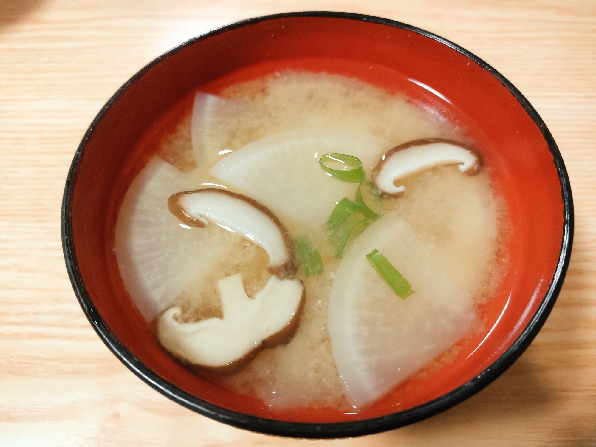大根と椎茸と小ねぎの味噌汁