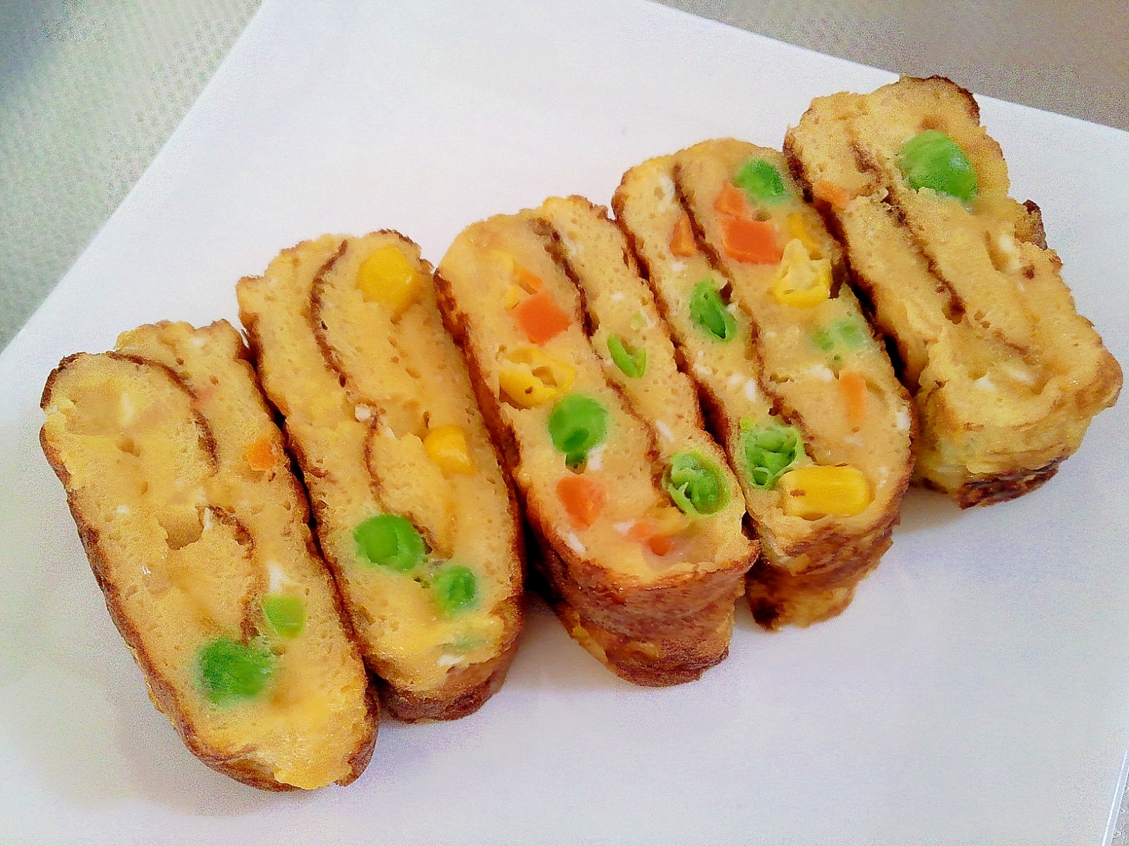 ミックスベジタブル入り甘い卵焼き＋＋ レシピ・作り方 by aoi++