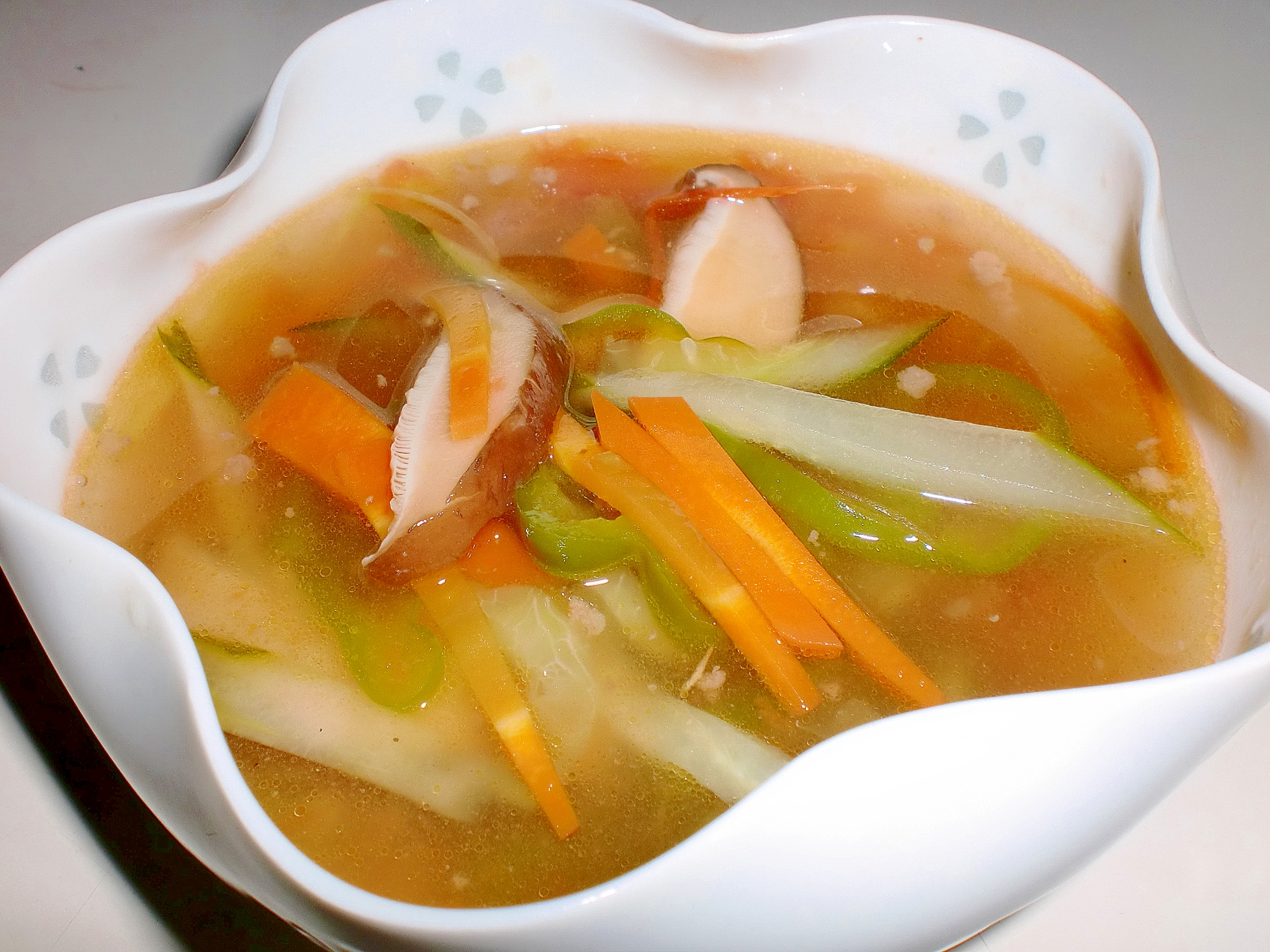 夏野菜と合挽肉のスープ