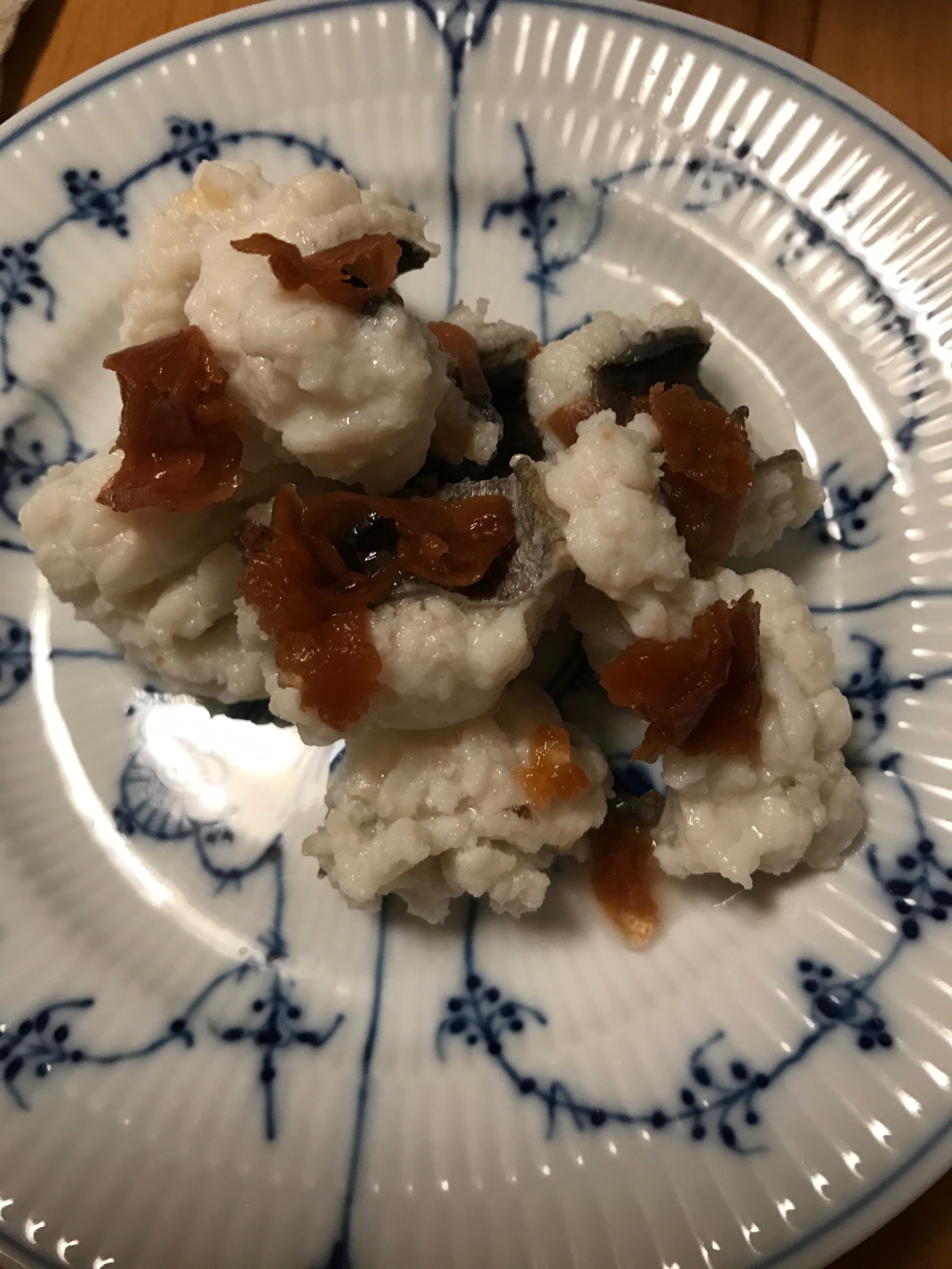 ハモの湯引き。梅肉ソースがけ