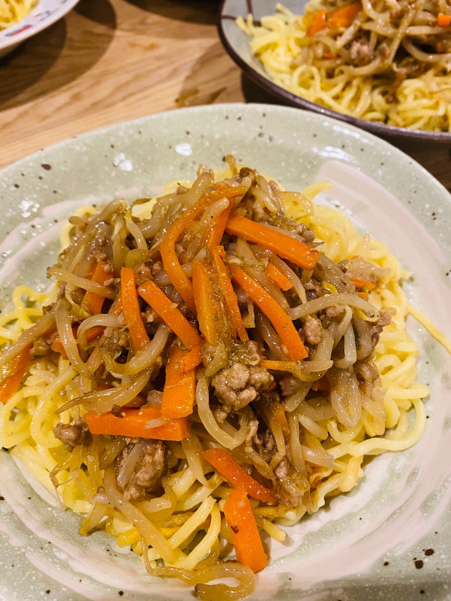 もやしとにんじんとひき肉のあんかけ焼きそば