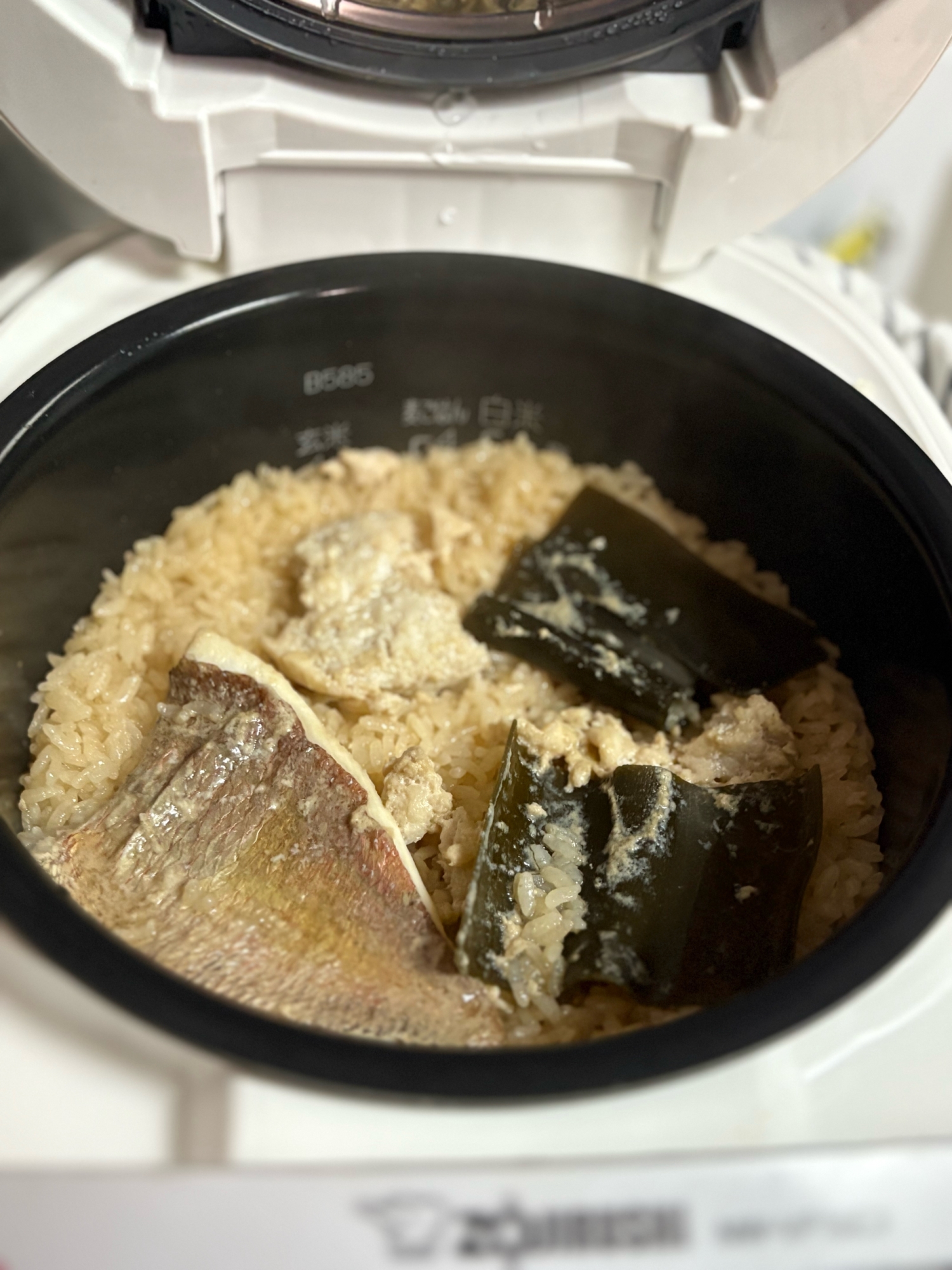 旨みたっぷり鯛めし