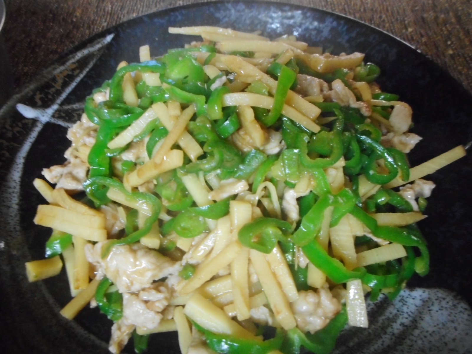 醤油味の青椒肉絲