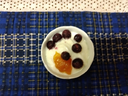 ブルーベリーと柚子ジャムのシナモン風味ヨーグルト