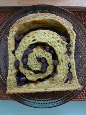 HBに生地はおまかせ　抹茶×甘納豆のうずまき食パン