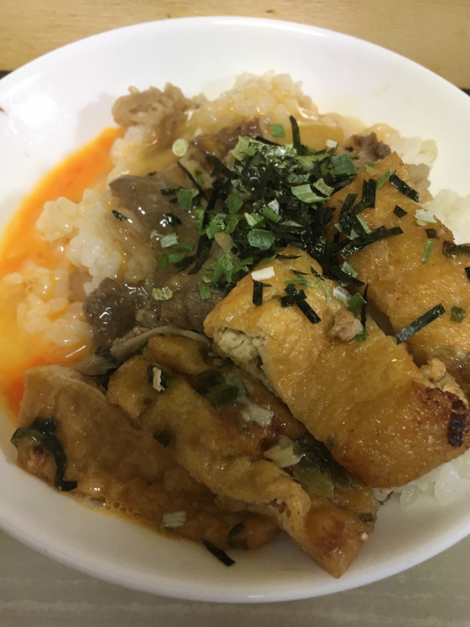 冷凍すき家の牛丼アレンジ♪生卵と油揚げトッピング♪