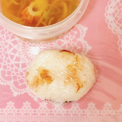 ぬか漬けの素でヘルシー✿大豆＆鰹節のおにぎり