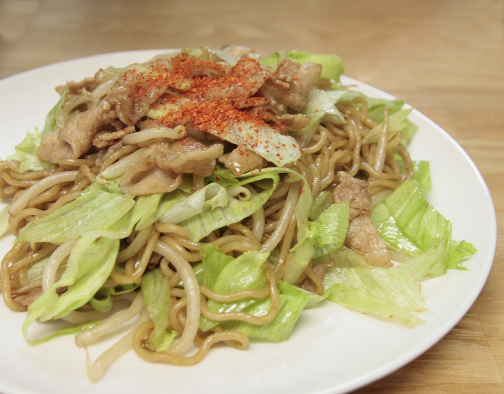 しっとりレタスが美味しい♡豚とレタスの焼きそば