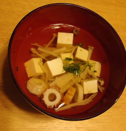 麺つゆで簡単☆豆腐とエノキと竹輪のお吸い物☆