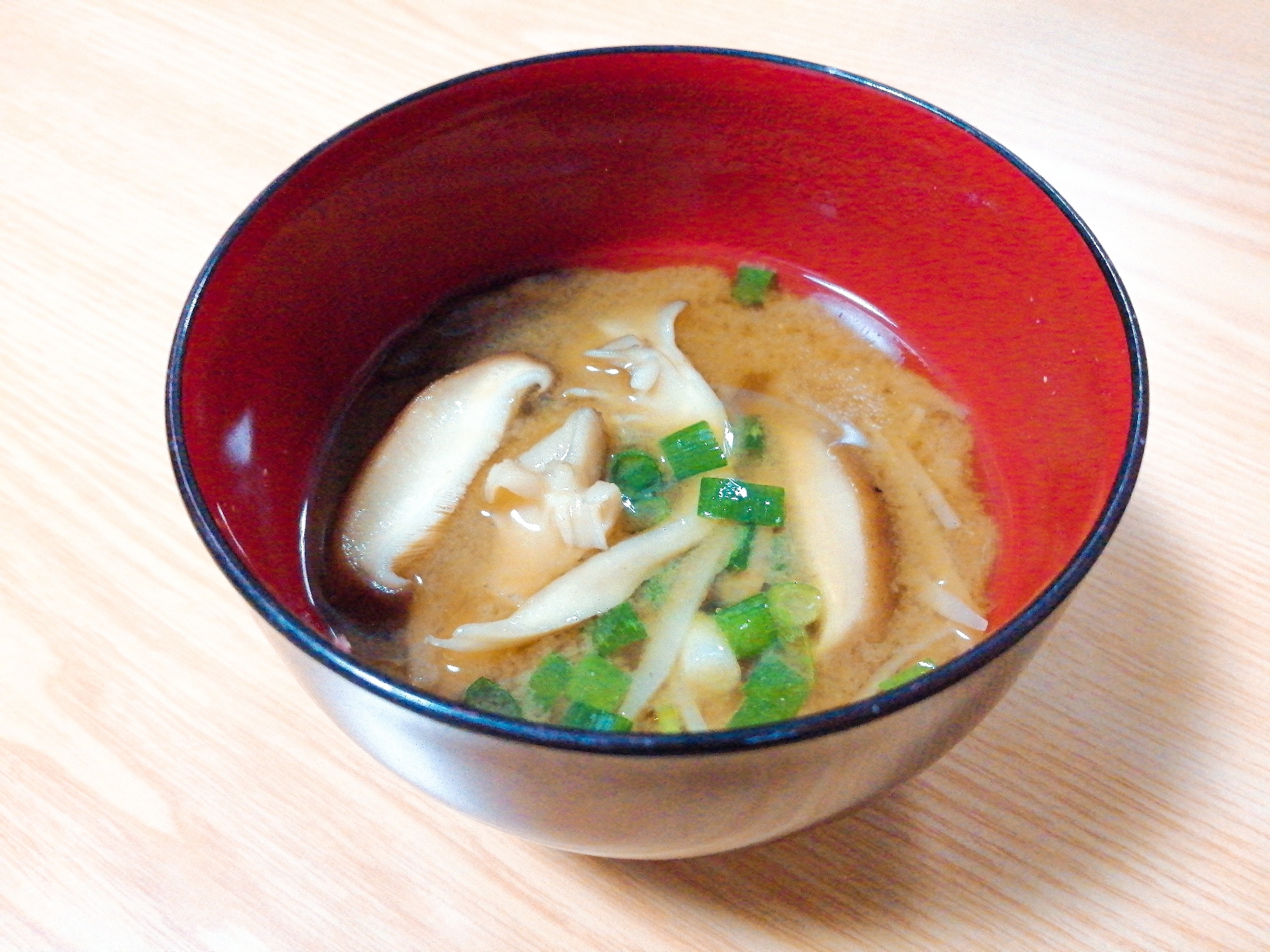 大根の皮と椎茸と舞茸と小ねぎの味噌汁