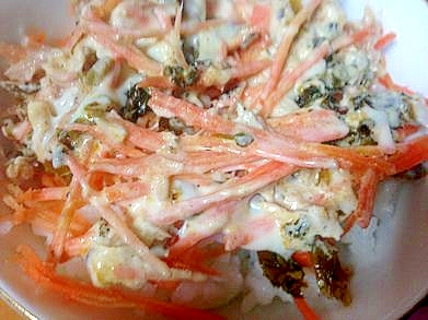 辛子高菜と人参と韓国海苔と卵黄のマヨ和えののっけ丼