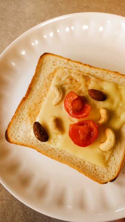 トマトナッツ♪トースト✧˖°