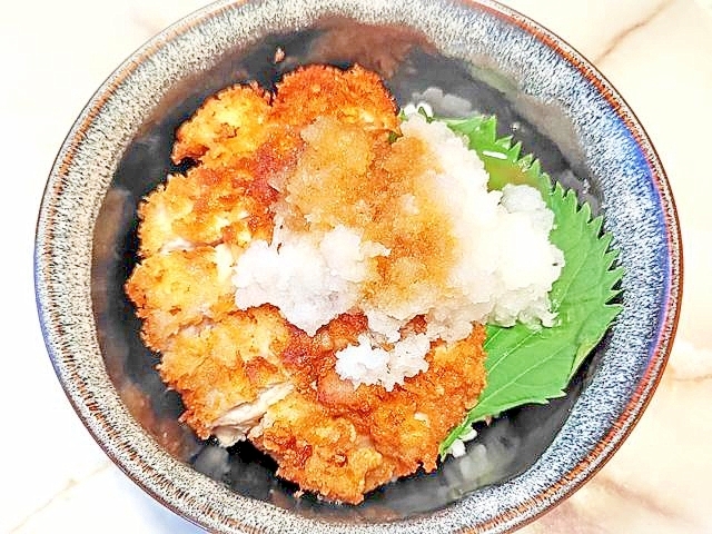 夏にさっぱり！鶏モモのおろしチキンカツ丼♪