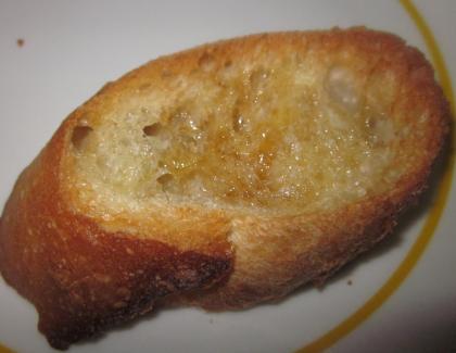 食パンがなかったので、フランスパンで作ってみました。
メイプルの優しい甘さとバターの塩気があいますね♪
とても美味しかったです。ごちそうさまでした(*´∀｀*)