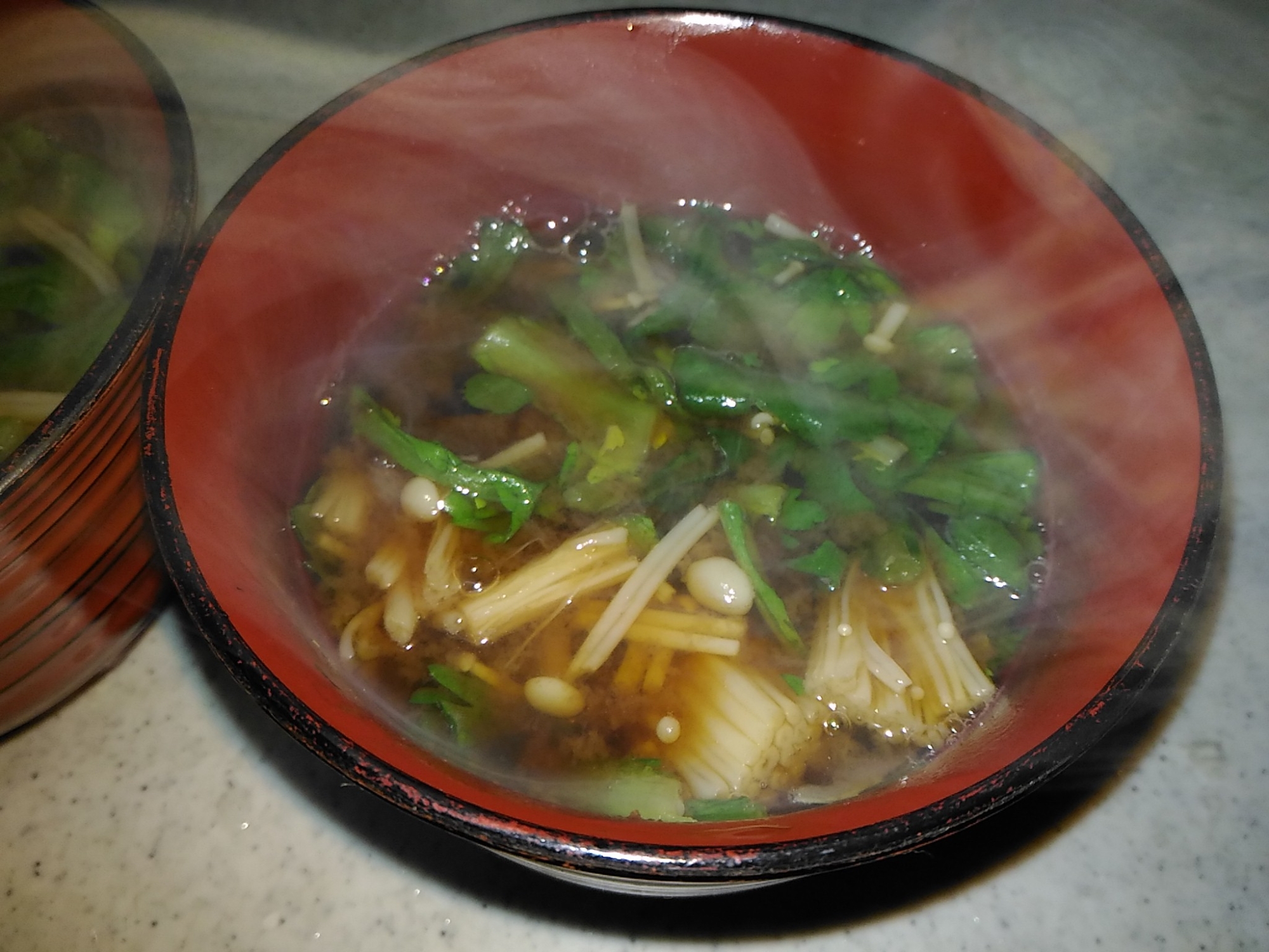 菊菜とエノキの味噌汁
