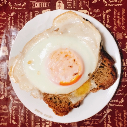 目玉焼きのせチーズトースト☆