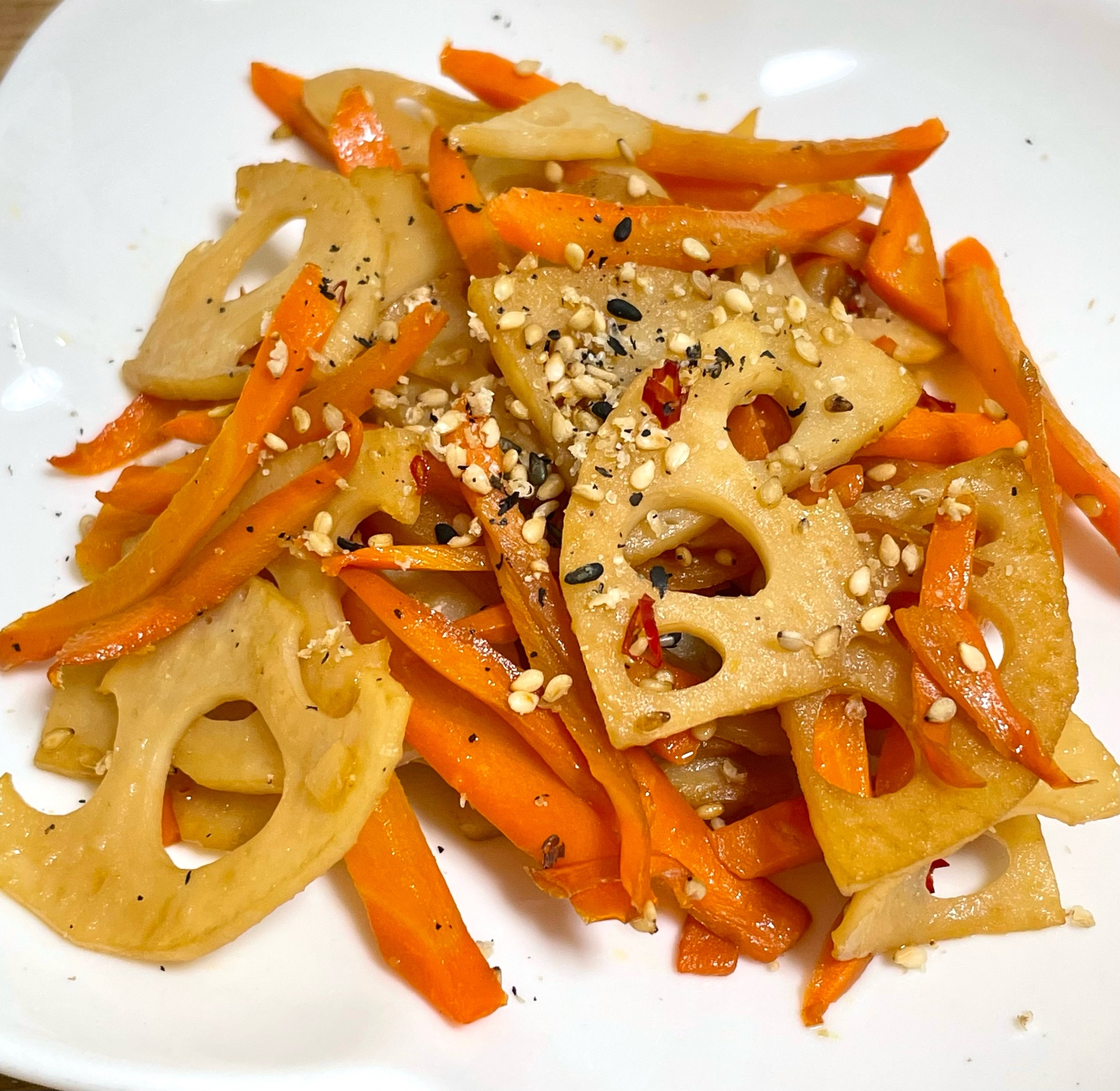 シンプル調味料で作るレンコンと人参のきんぴら