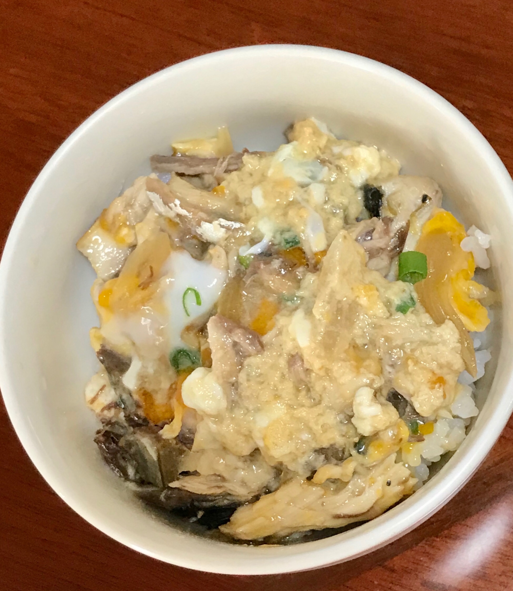 サバ味噌缶の卵丼