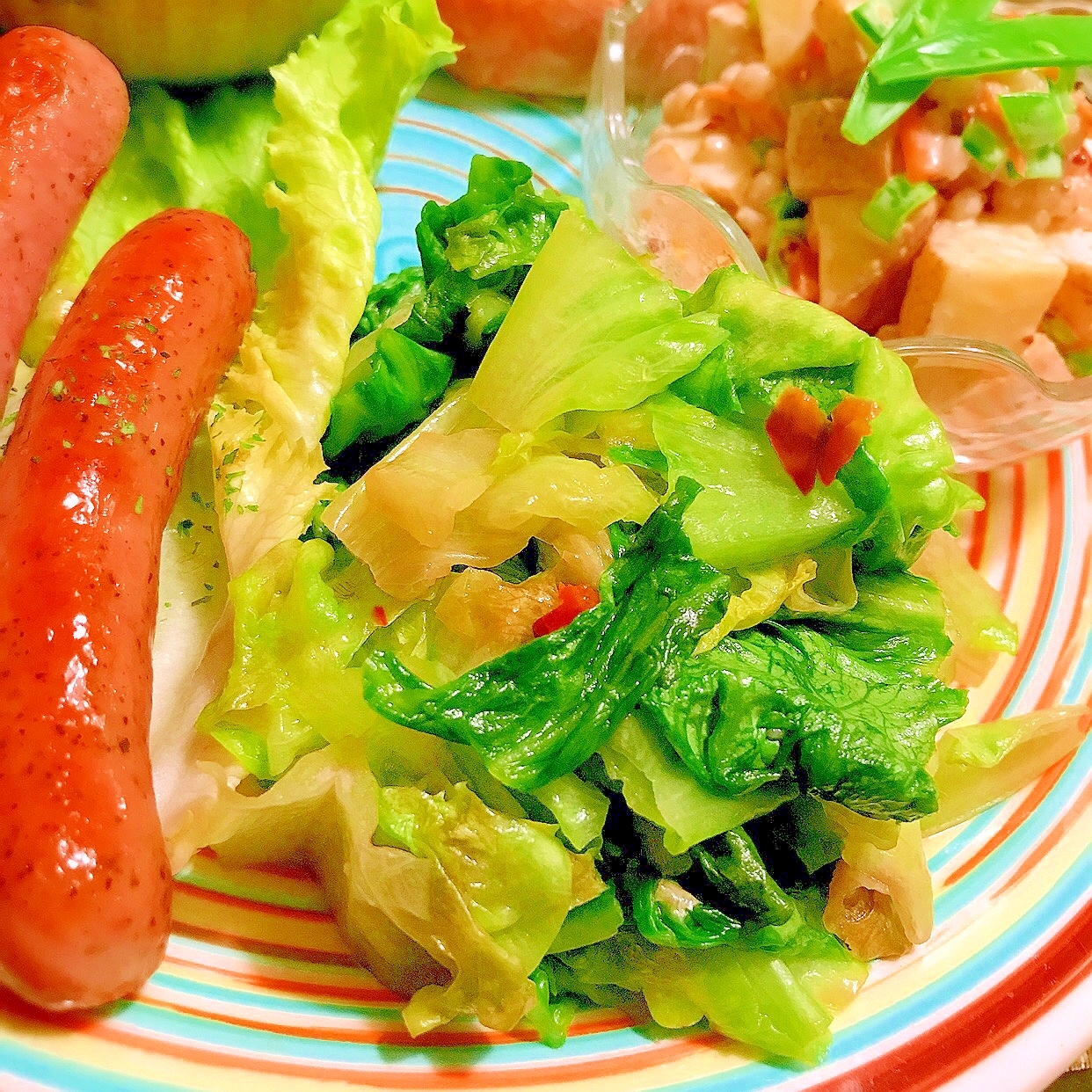 緑鮮やか!リーフレタスのペペロンチーノ