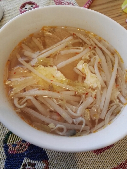 モヤシと水菜とひき肉の卵スープ