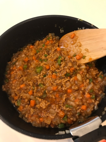 ドライカレー初めて作りました。ケチャップ＆ソースで作れるんですね！！簡単に作れて嬉しかったです(*^^*）