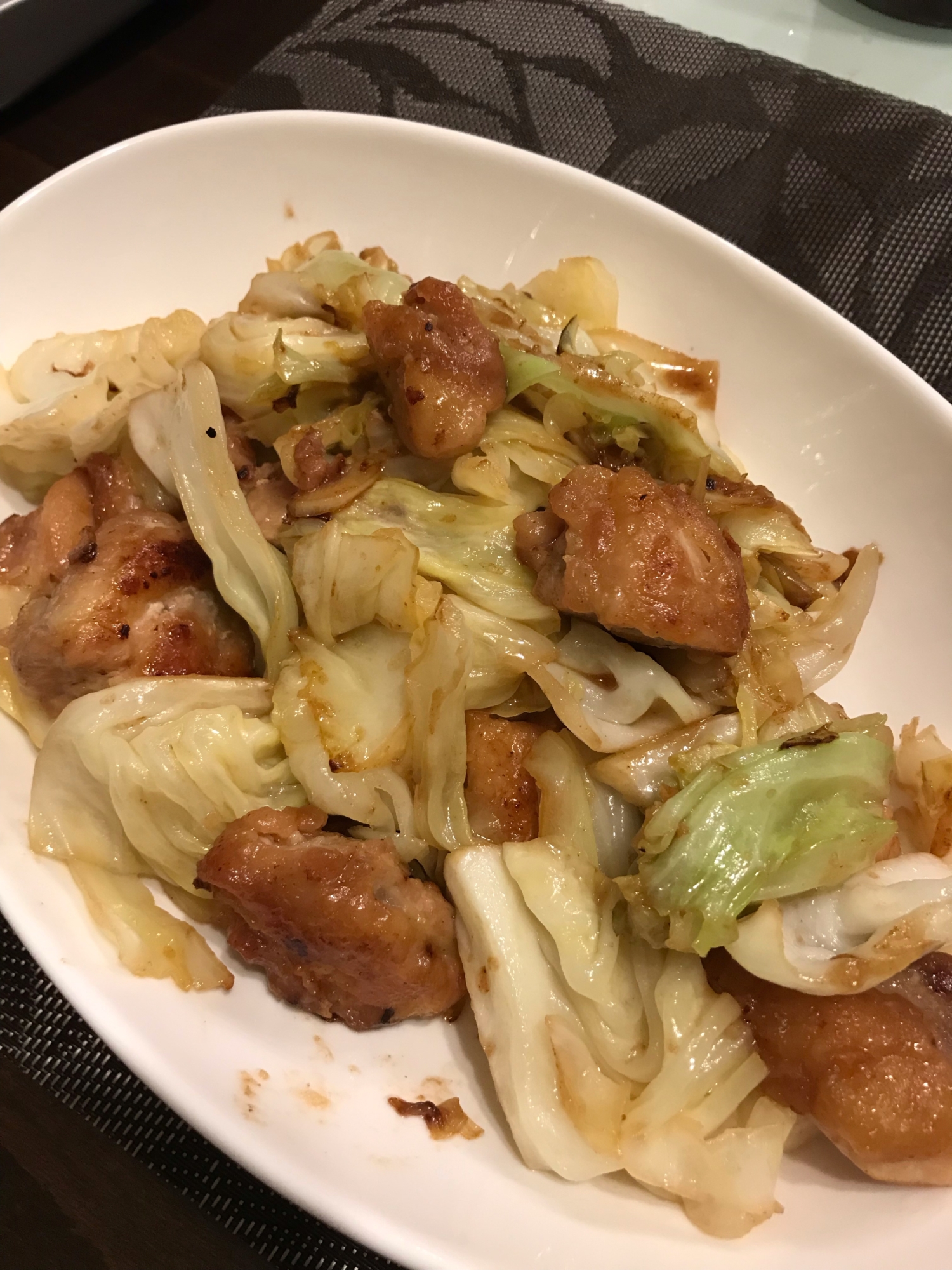 ご飯が進む！鶏肉とキャベツの炒め物（塩にんにく）