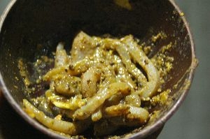 余ったカレーで☆こんにゃくのカレー煮