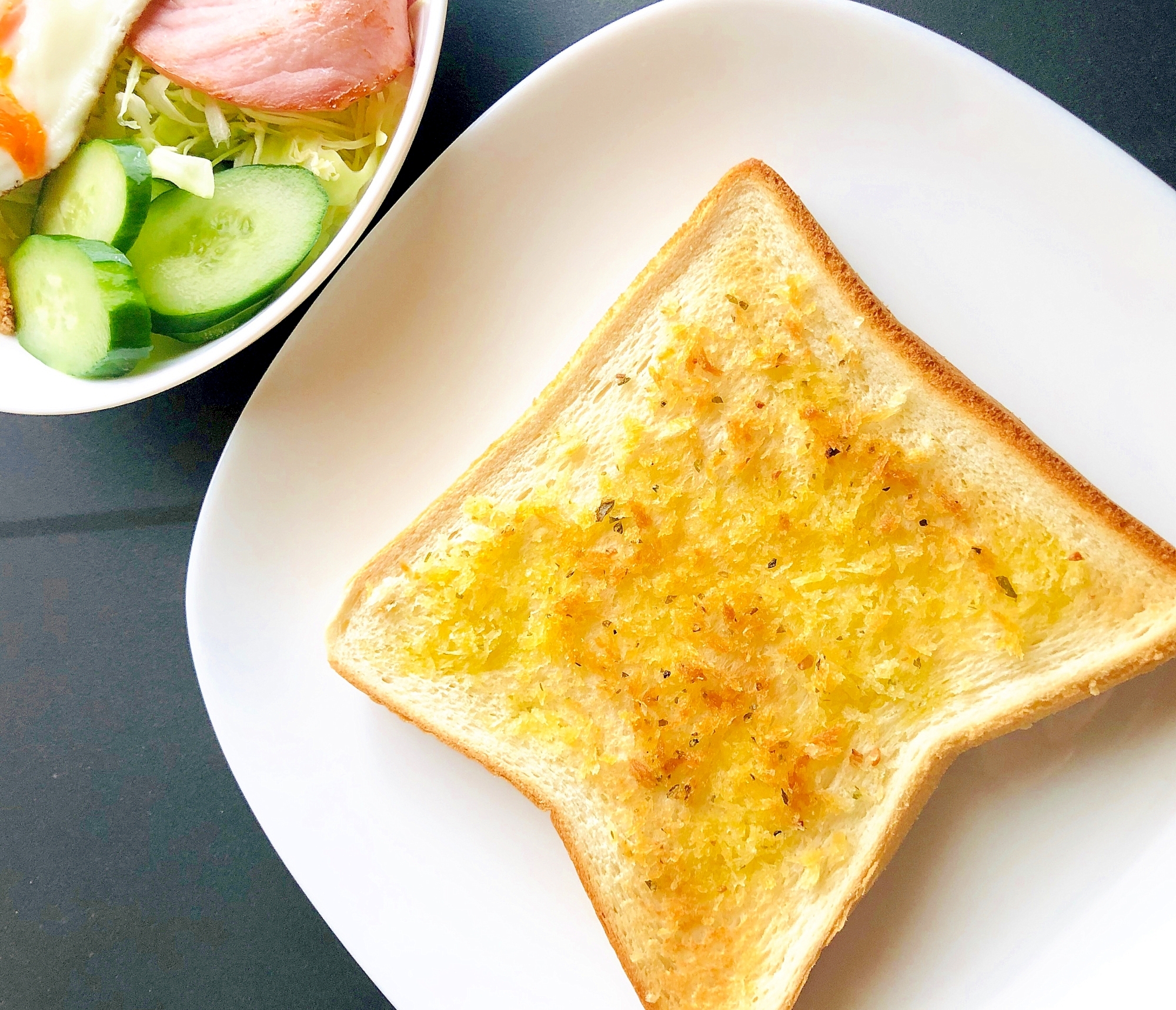 ガーリックトーストの味付けパン粉焼き