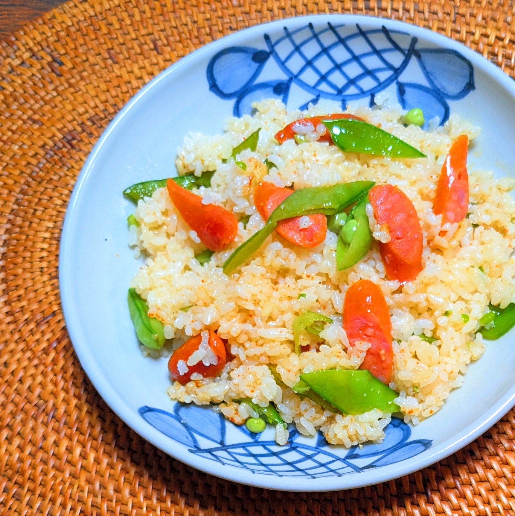 チョリソーと絹さやのペペロンチーノ炒飯