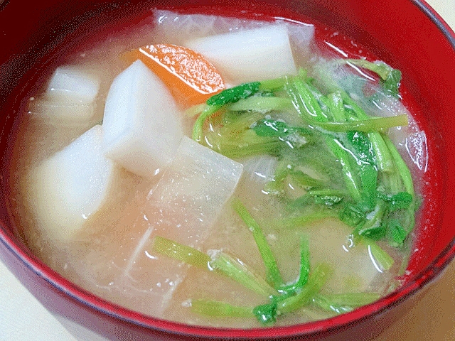 冬の朝は熱々♪　「根菜たっぷり味噌汁」